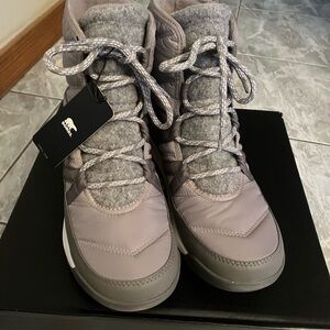 Sorel Women's Whitney II Winter Boots size 10